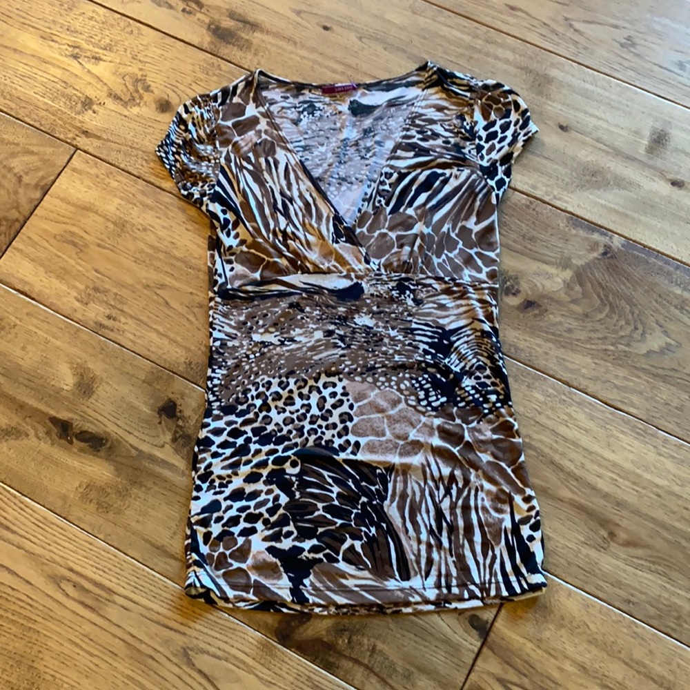 Animal print shirt, lots of stretch and very flattering